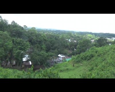 পাহাড়ে ঝুঁকিপূর্ণ বাস