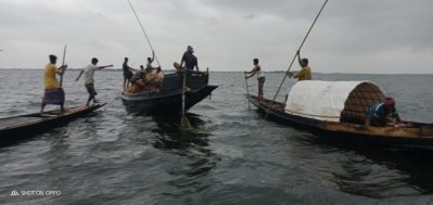 নিখোঁজ জেলের সন্ধানে হাওরে তল্লাশি