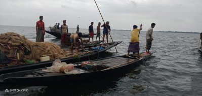 নিখোঁজ জেলের সন্ধানে হাওরে তল্লাশি