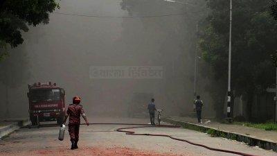 শ্রমিক ছাঁটাইয়ের প্রতিবাদে ভাঙচুর-অগ্নিসংযোগ
