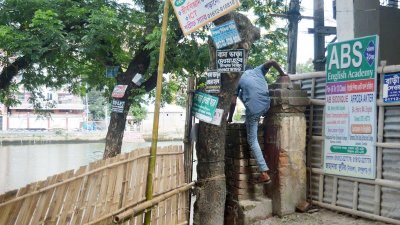 দুর্বল হচ্ছে লকডাউন, যাতায়াত বাড়ছে রেড জোনে