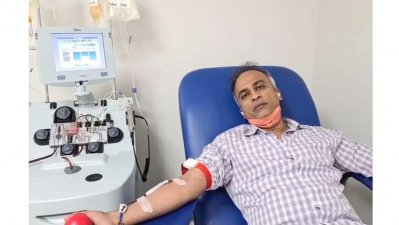 প্লাজমা দিচ্ছেন