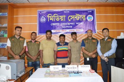 গ্রেফতার তিন জন