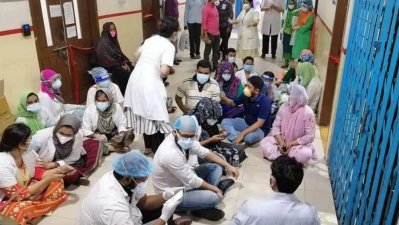 বারডেম হাসপাতালের অস্থায়ী চিকিৎসকদের অবস্থান কর্মসূচি