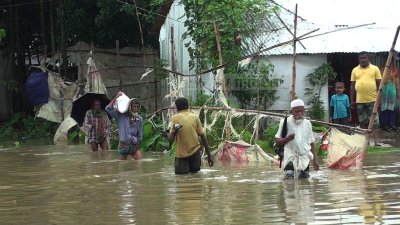 সুনামগঞ্জে অতিবৃষ্টি ও পাহাড়ি ঢলে ক্ষতিগ্রস্ত ৪৪ হাজার পরিবার (ভিডিও)