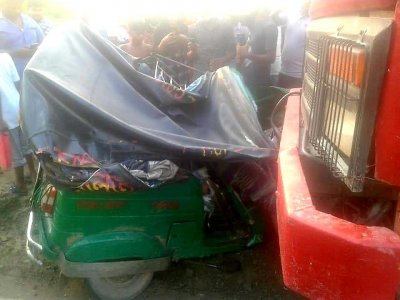 ট্রাকের ধাক্কায় অটোচালক নিহত