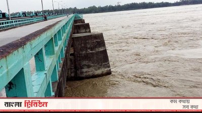 তিস্তা ব্যারাজের নিচে বিপৎসীমার ২২ সেন্টিমিটার ওপর দিয়ে বইছে