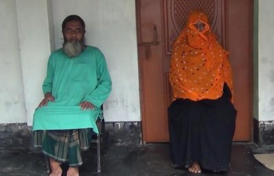 পাকিস্তানি হামলা মা-বাবা হারানো দুই সন্তান 