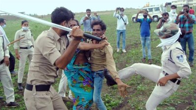 ভারতে দলিত দম্পতির ওপর পুলিশি তাণ্ডবের ঘটনায় ক্ষোভ