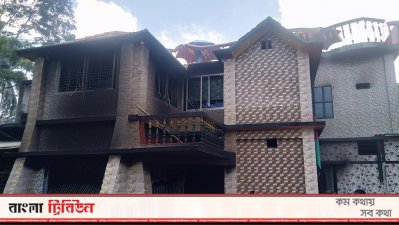 ঘরে আগুন লাগিয়ে দেয় বিক্ষুব্ধ এলাকাবাসী