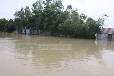 জামালপুরে পানিতে তলিয়ে গেছে মাঠের ফসল, পানি ঢুকেছে ঘরবাড়িতে