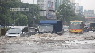 জলে ঢাকা রাজধানী (ফটো স্টোরি)
