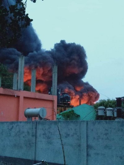 আগুনে পুড়ে যাচ্ছে অরবিট ফোম কারখানা