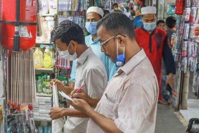 করোনা নয়, অন্য ভয়ে পরছেন মাস্ক!