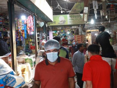 করোনা নয়, অন্য ভয়ে পরছেন মাস্ক!