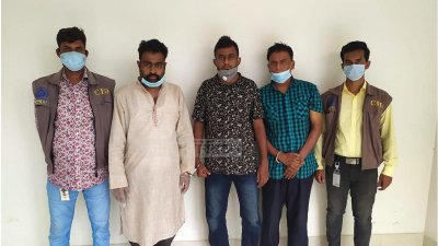 প্রশ্নপত্র ফাঁসের সঙ্গে জড়িতদের তিন জন