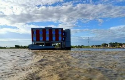 পদ্মায় বিলীন হওয়ার আগে স্কুলটি