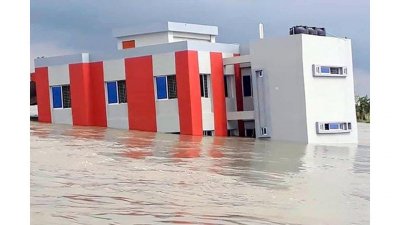 ডুবে যাওয়ার আগে দ্বীপ চরে এভাবেই ছিল স্কুলটা