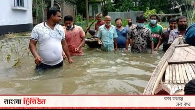 আইসিটি প্রতিমন্ত্রী জুনাইদ আহমেদ পলকের পক্ষ থেকে শুক্রবার দিনভর ত্রাণ দেওয়া হয়।