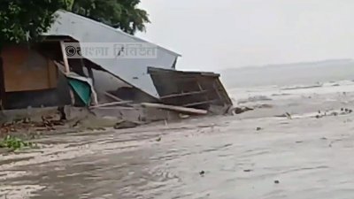 ভাঙনে বিলীন দুর্গা মন্দির (ভিডিও)