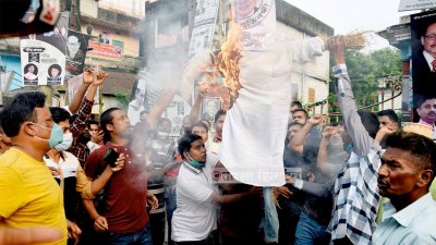 রংপুরে জাপার নতুন মহাসচিব বাবলুর কুশপুত্তলিকা দাহ