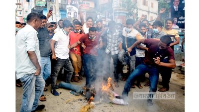 রংপুরে জাপার নতুন মহাসচিব জিয়া উদ্দিন বাবুলর কুশপুত্তলিকা দাহ।
