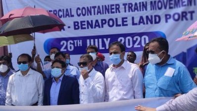 বেনাপোল কাস্টমস হাউসের কমিশনার আজিজুর রহমান কন্টেইনার ট্রেনের শুভ উদ্বোধন করেন 