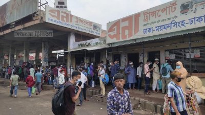 অন্যান্য বছরের মতো যাত্রীদের চাপ নেই বাস টার্মিনালগুলোতে