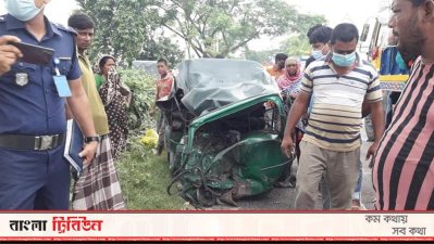 সংঘর্ষে দুমড়ে যাওয়া সিএনজি