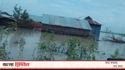 ঘরবাড়ির সঙ্গে ডুবেছে মাঠের ফসল