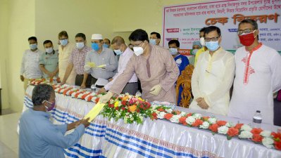 দিনাজপুরে দুঃস্থদের জন্য চেক বিতরণ অনুষ্ঠানে হুইপ ইকবালুর রহিম