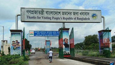 বেনাপোল-পেট্রাপোল বন্দরের আমদানি-রপ্তানি গেট 