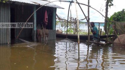 গোপালগঞ্জে পানিবন্দি মানুষের ভোগান্তি বাড়ছে