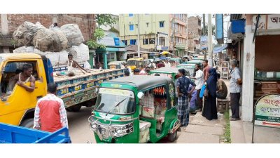 যানবাহন কিংবা সড়ক কোথাও নেই স্বাস্থ্যবিধির বালাই