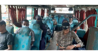 গাড়িতে অনেকেই পরছেন না মাস্ক