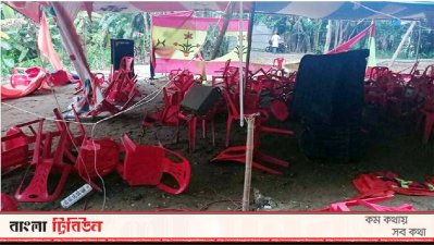 প্যান্ডেল ভাঙটুর করা হয়েছে