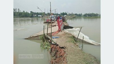 রাস্তাঘাট তছনছ হয়ে যোগাযোগ বিচ্ছিন্ন হয়ে পড়েছে 