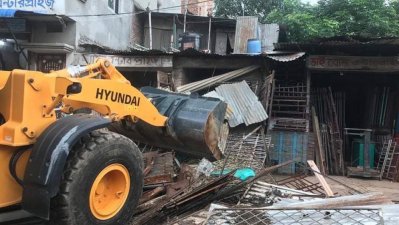 ডিএনসিসির উচ্ছেদ অভিযান: সড়কে রাখা আসবাবপত্র নিলামে