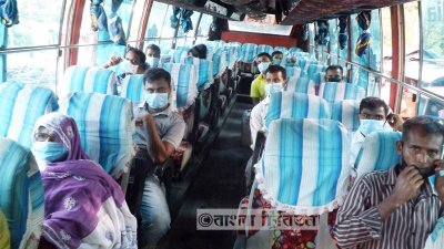 দিনাজপুরে বাসের ভেতর মানা হচ্ছে না স্বাস্থ্যবিধি