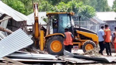 বঙ্গবন্ধু সেতুর জায়গায় গড়ে ওঠা অবৈধ স্থাপনা উচ্ছেদ