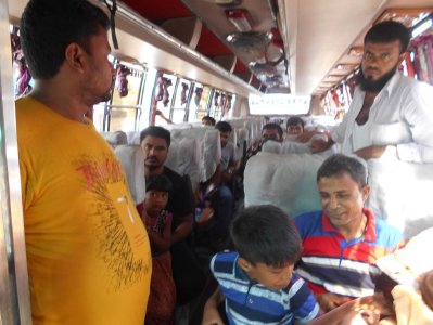 গণপরিবহনে মানা হচ্ছে না নিয়মনীতি