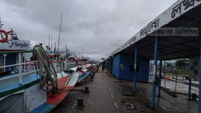 শিমুলিয়া-কাঁঠালবাড়ী নৌরুটে লঞ্চ-স্পিডবোট চলাচল বন্ধ
