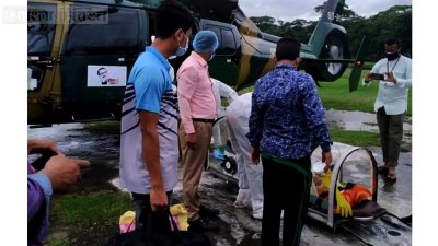 বীরশ্রেষ্ঠ মোস্তফা কামালের মাকে হেলিকপ্টারে নেওয়া হলো ঢাকায়