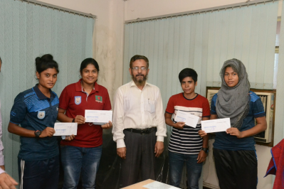 আর্থিক পুরস্কার পেলেন পাঁচ ফুটবলার