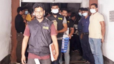 শিপ্রার ২৯ সামগ্রী র‌্যাবের কাছে হস্তান্তর করলো পুলিশ