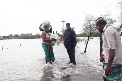 বাঁধ ভেঙে প্লাবিত সাতক্ষীরা উপকূল