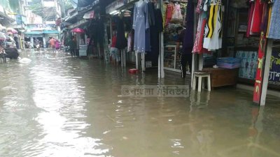 পানিতে তলিয়ে গেছে পৌর এলাকার দোকানপাট