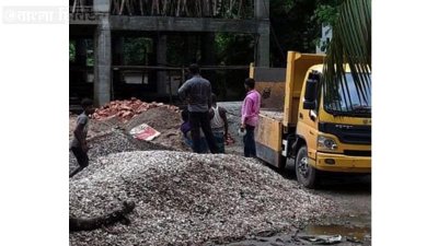 সরিয়ে নেওয়া হচ্ছে নিম্নমানের সামগ্রী