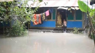 বন্যা কবলিত একটি বাড়ি 