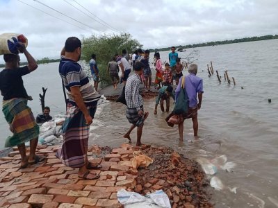 বাঁধ ভেঙে প্লাবিত সাতক্ষীরা উপকূল